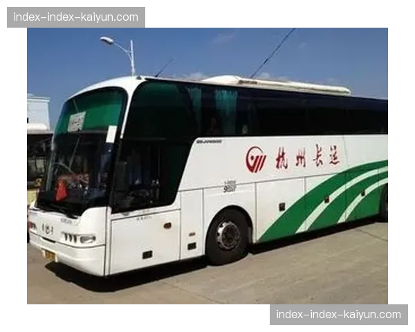 通讯：跟随客场球队巴士司机——记录一个月的长途奔波与凌晨抵达